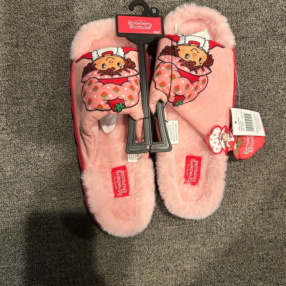 Women’s Strawberry Shortcake Pink Slippers NEW NWT